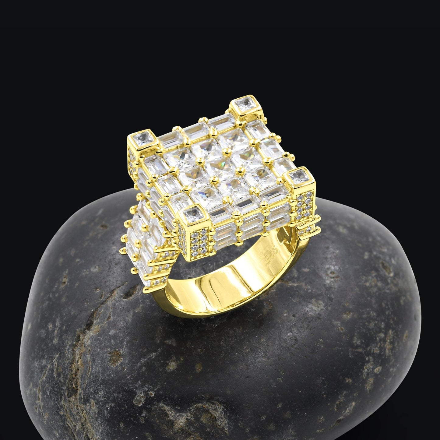 SQUARE STUDDED RING // BAUGETTE YELLOW GOLD
