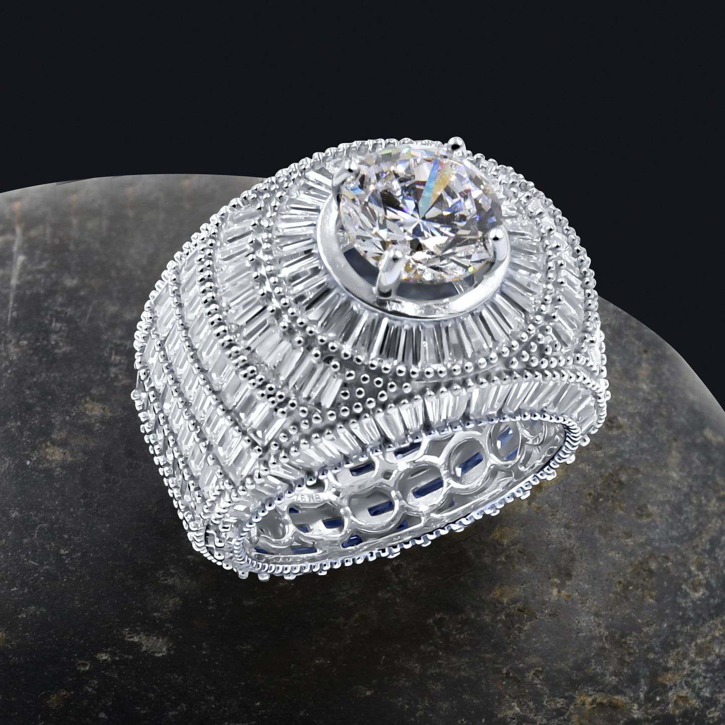 CENTER STONE RING // BAGUETTE WHITE GOLD