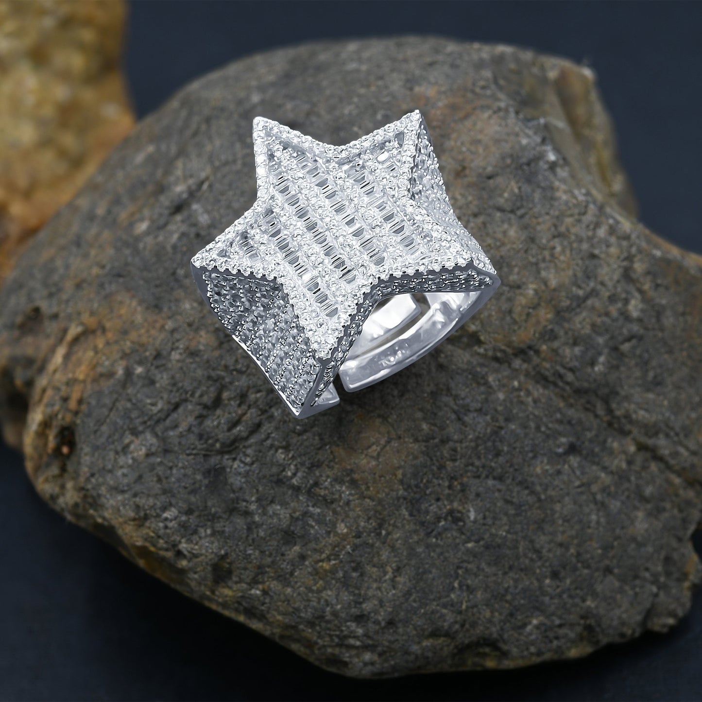 STAR RING // BAGUETTE FLOODED WHITE GOLD
