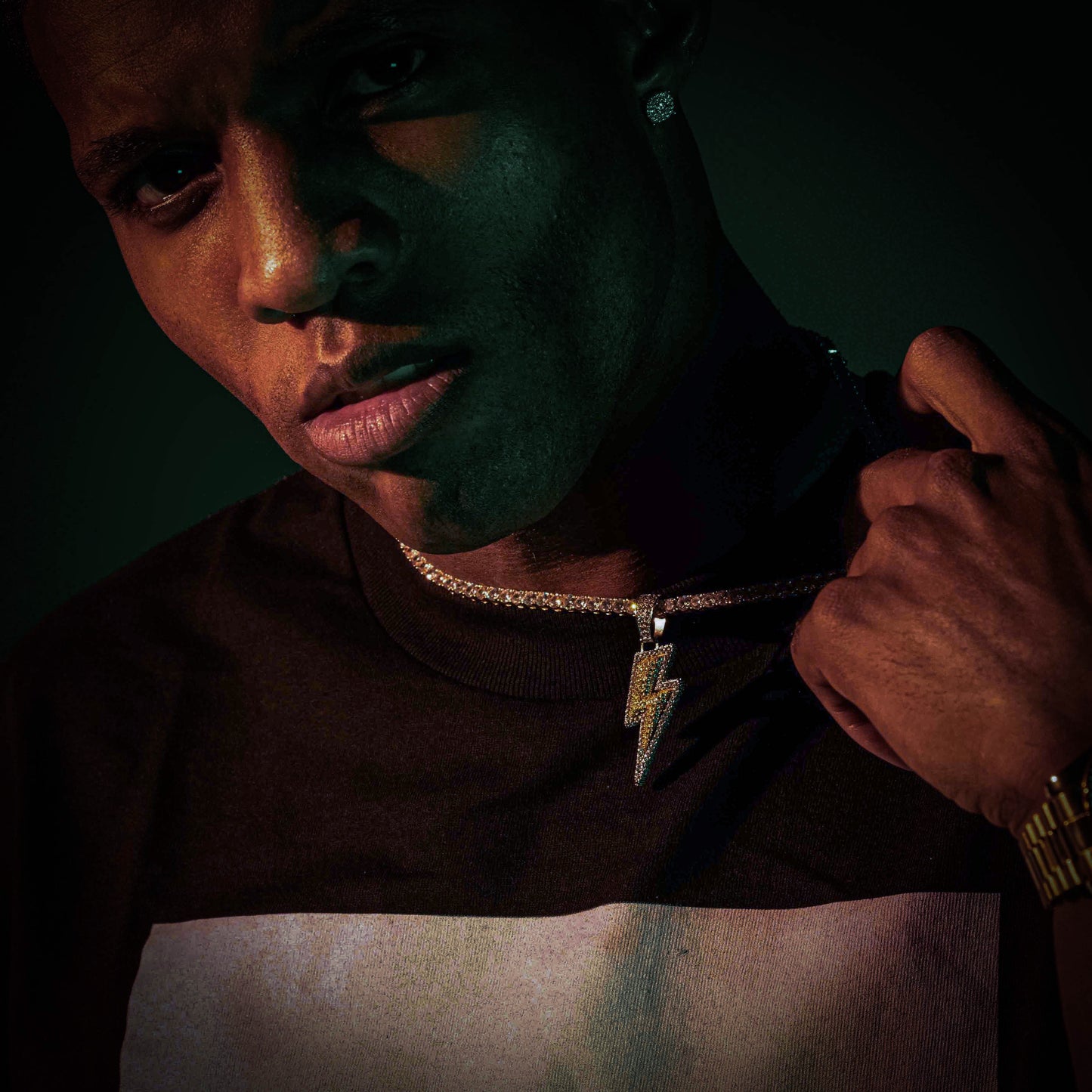 ICED OUT LIGHTNING BOLT PENDANT