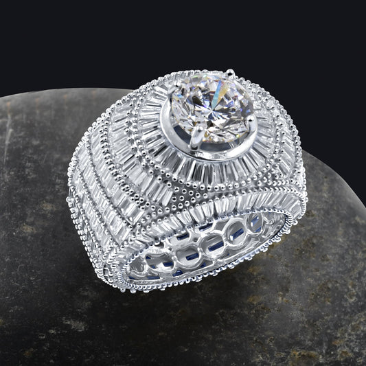 CENTER STONE RING // BAGUETTE WHITE GOLD