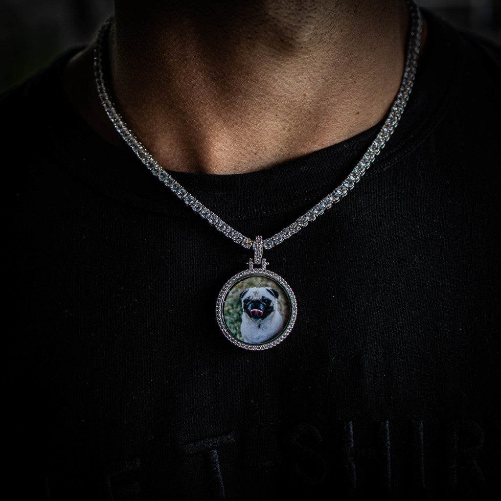 THE ORIGINAL // SMALL PHOTO PENDANT is an essential piece to add to your collection to remember an OG in your life...5x Plated with Solid 18k Gold x Diamonds, this custom photo pendant has a breathtaking luster for a price that you simply can't find anywhere else. Stop Settling and Shop OG.