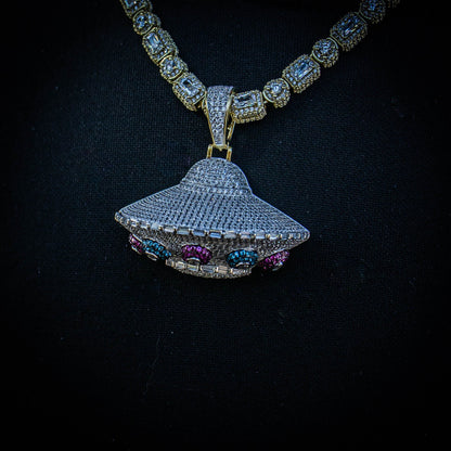 ICED UFO PENDANT // YELLOW GOLD