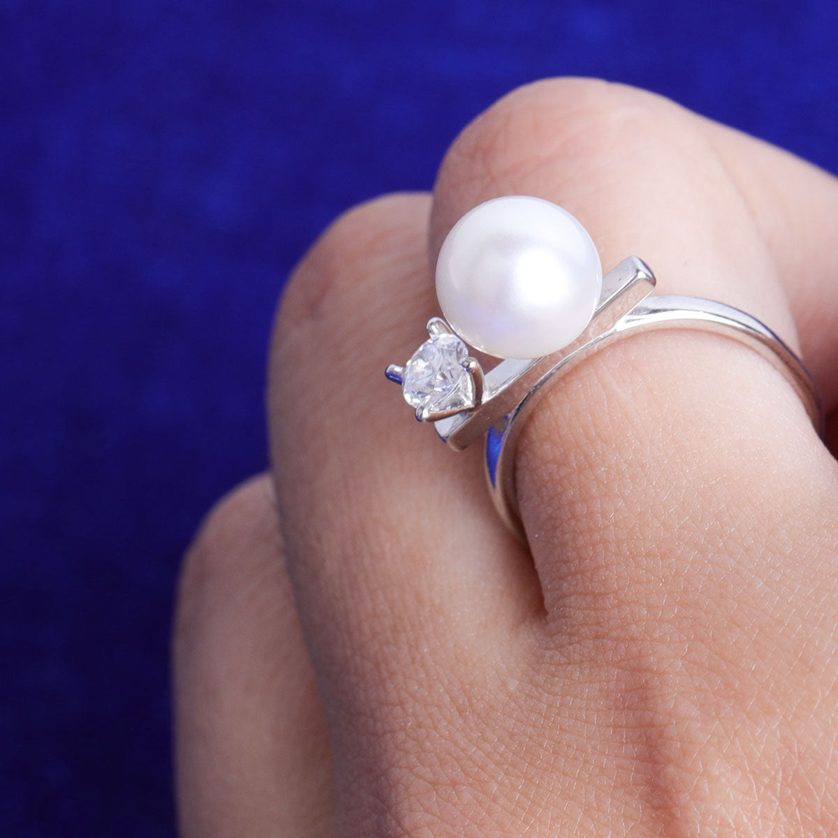 WOMENS PEARL x ROUND CUT DIAMOND RING