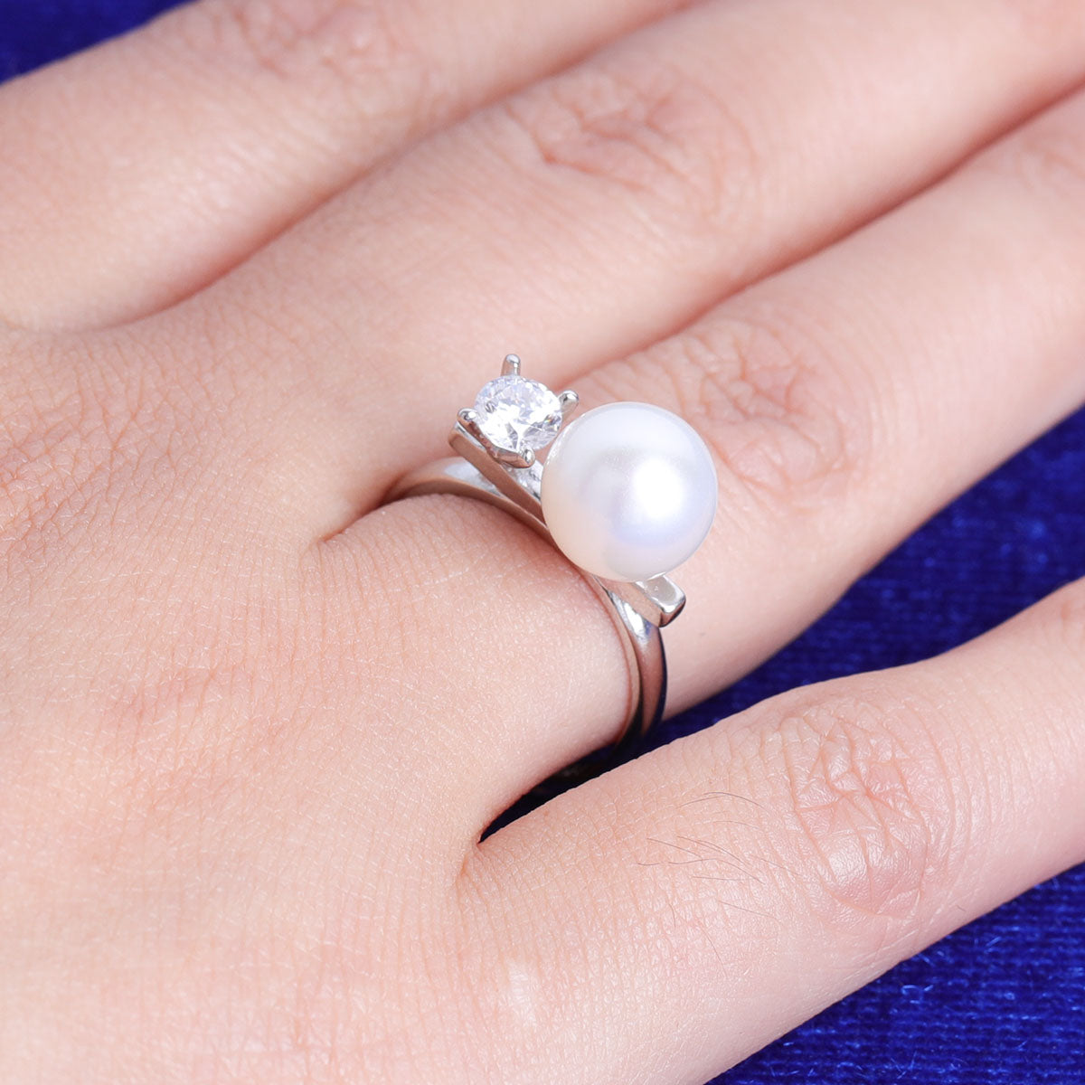 WOMENS PEARL x ROUND CUT DIAMOND RING