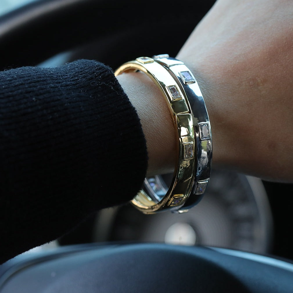 WOMENS BAGUETTE STUDDED BANGLE BRACELET