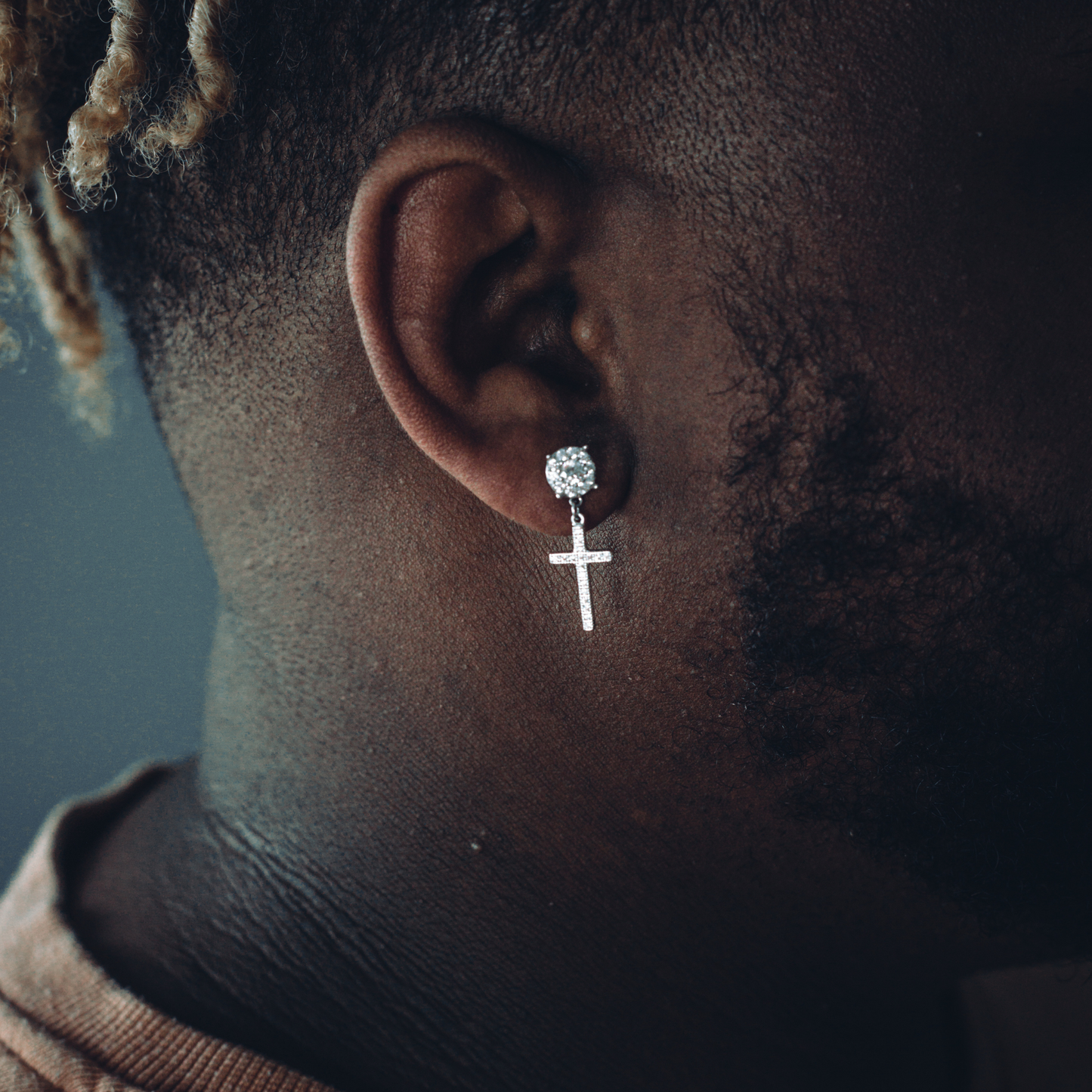 STUD x CROSS DANGLY EARRINGS IN WHITE GOLD